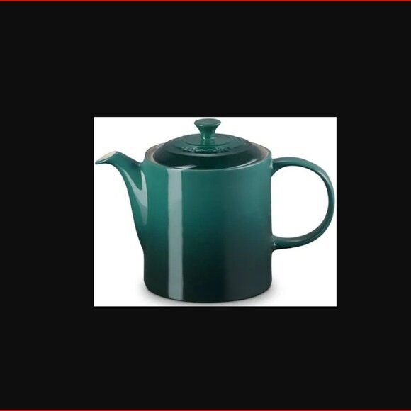 Le Creuset Artichauk Colored (Forest Green) 6 CUP NWT - Picture 1 of 2